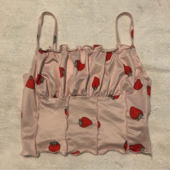 3/20$ SHEIN - Strawberry Crop Top - Picture 1 of 5